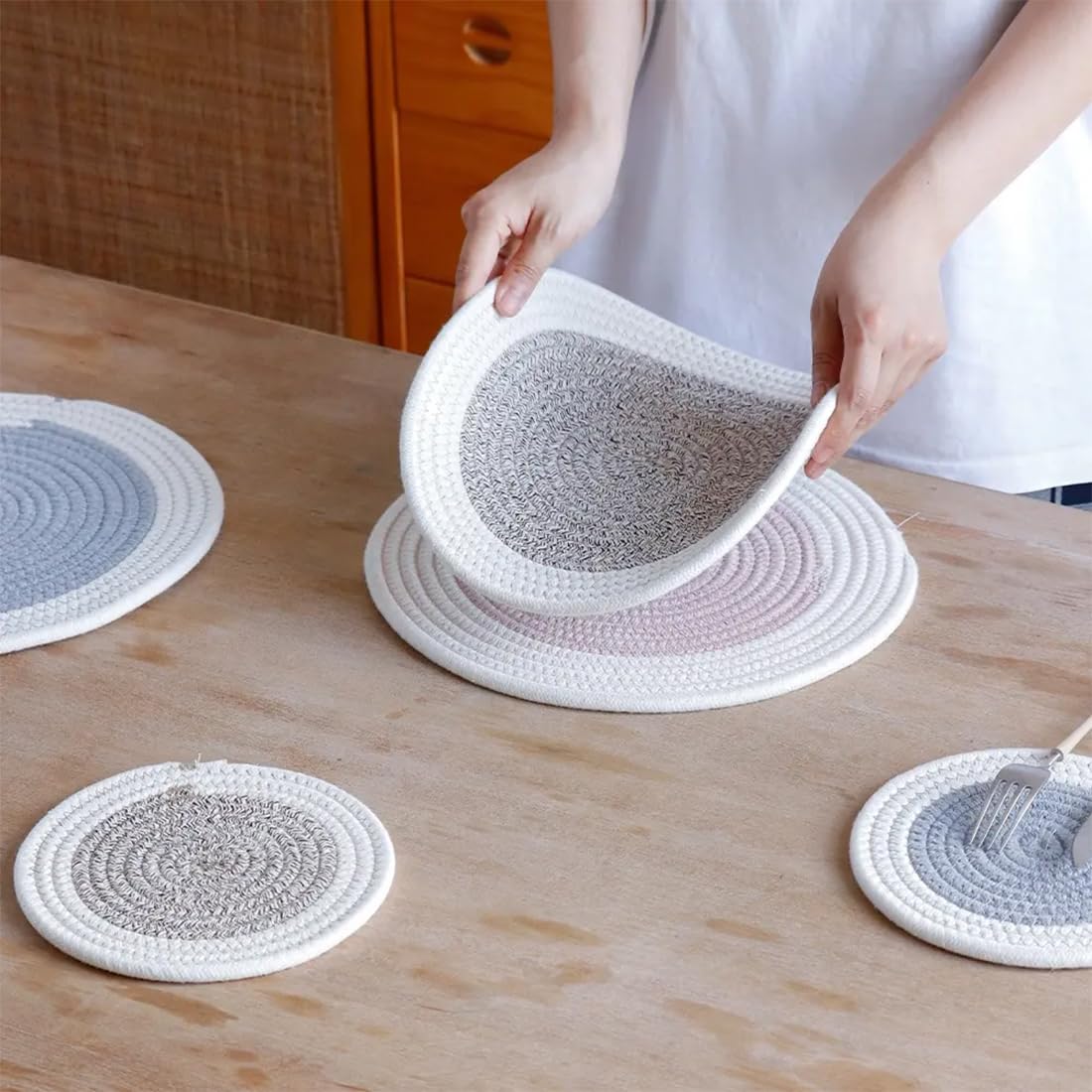Fennco Styles Hand Braided Reversible Two-Tone Cotton Blend Placemats 12" Round, Set of 4 - Pink Woven Texture Heat Resistant Insulation Table Mats for Home, Kitchen Décor, Dining Table and Holidays